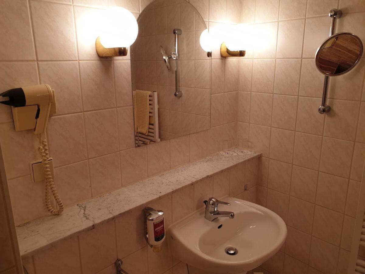 Hotel Weisser Schwan Erfurt Exteriör bild