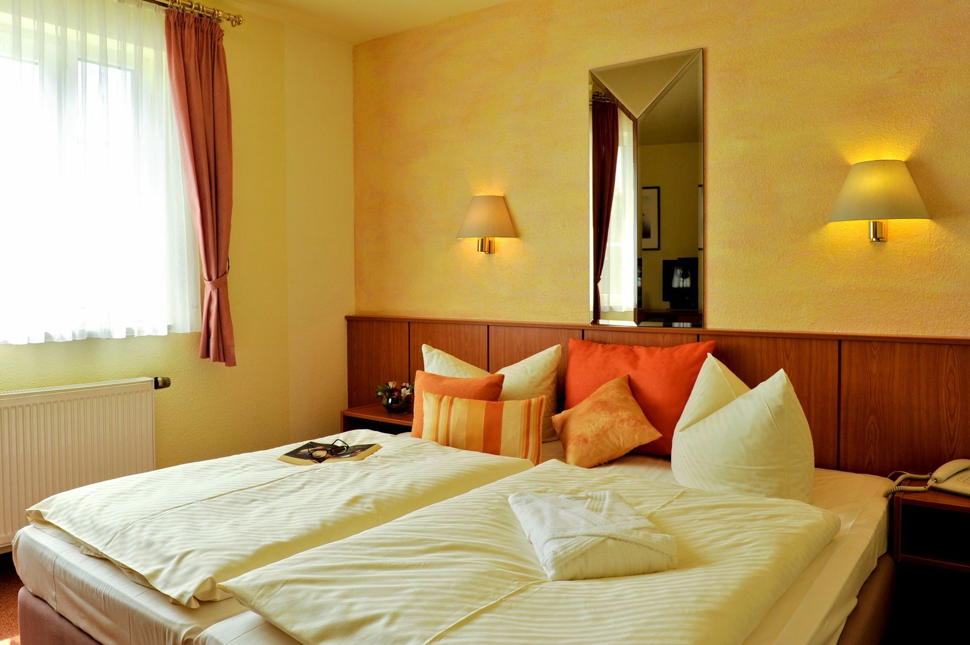 Hotel Weisser Schwan Erfurt Exteriör bild